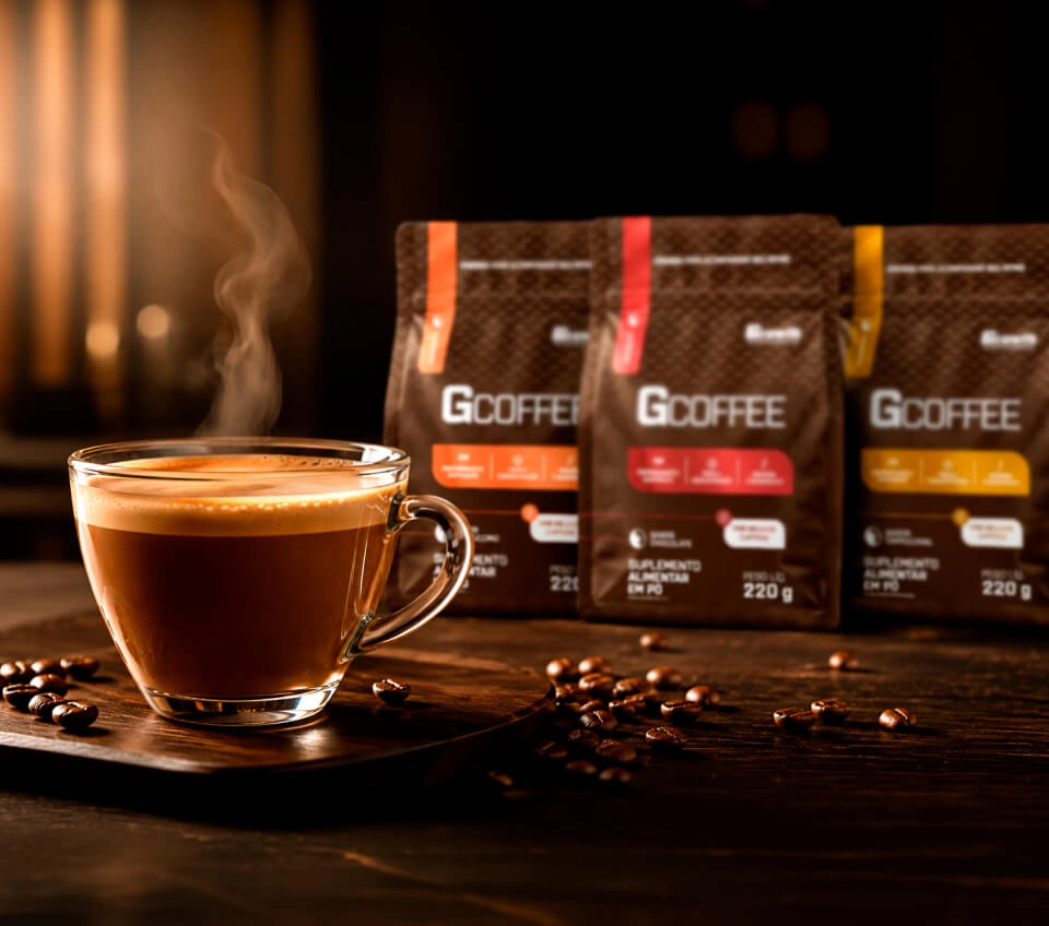 Embalagem três sabores e xicara de gcoffee Growth Supplements